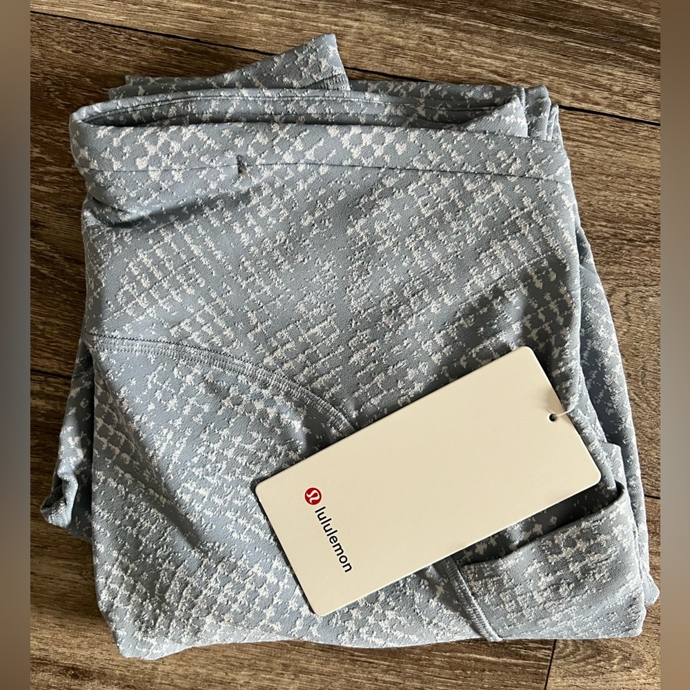 NWT, Lululemon Swift Speed HR Tight 28”